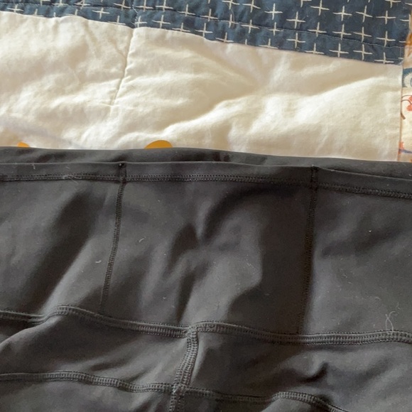 Lululemon running tights with 6 pockets!
Size 2 in excellent used condition - Picture 3 of 8